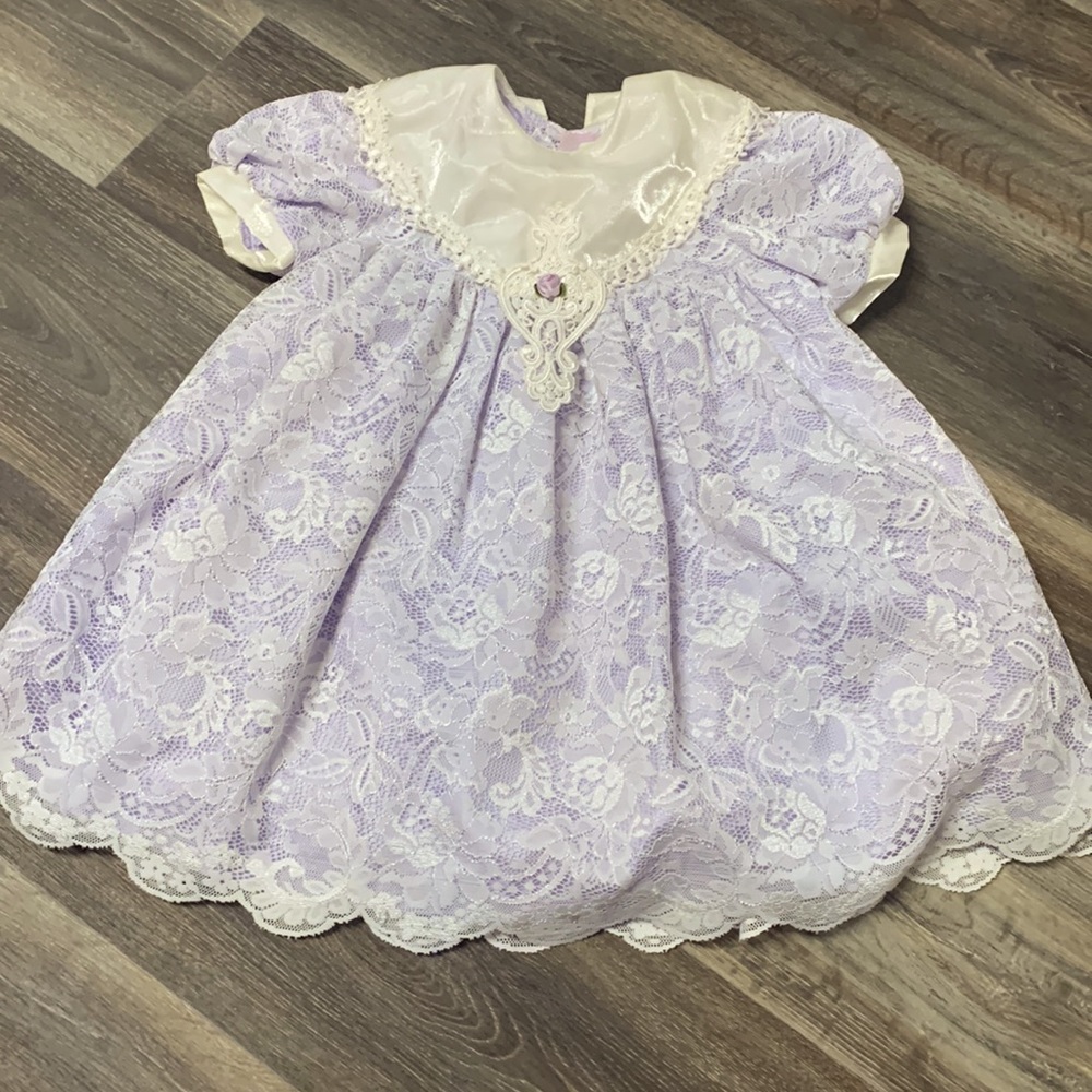 Beautiful lace me fancy child’s dress size 4 toddler